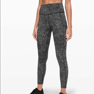 Lululemon Fast and Free tights 25” Size 6